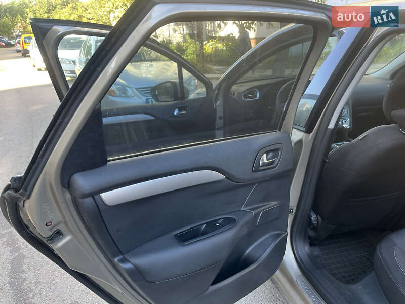 Хэтчбек Citroen C4 2013 в Киеве