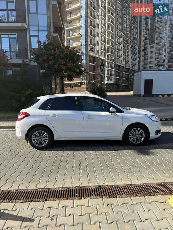 Хэтчбек Citroen C4 2013 в 