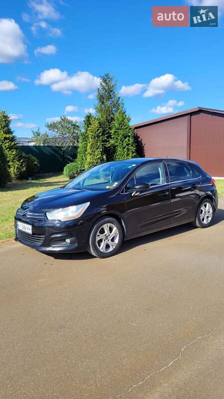 Хэтчбек Citroen C4 2011 в Вишневом
