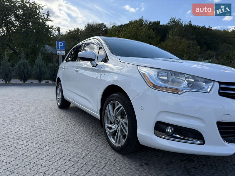 Хэтчбек Citroen C4 2012 в 