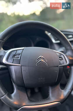 Хэтчбек Citroen C4 2012 в 