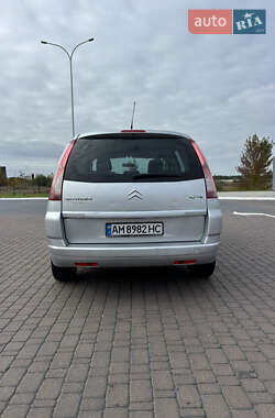 Хэтчбек Citroen C4 2009 в 