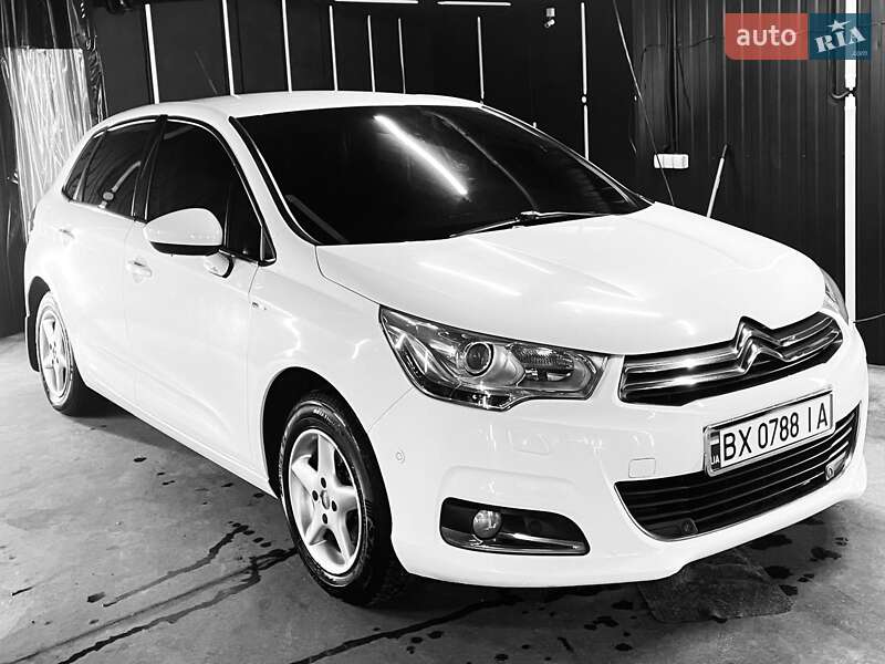 Хэтчбек Citroen C4 2012 в 