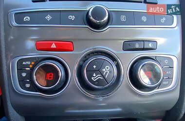 Хэтчбек Citroen C4 2015 в 