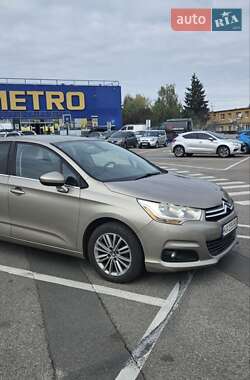 Хэтчбек Citroen C4 2012 в 