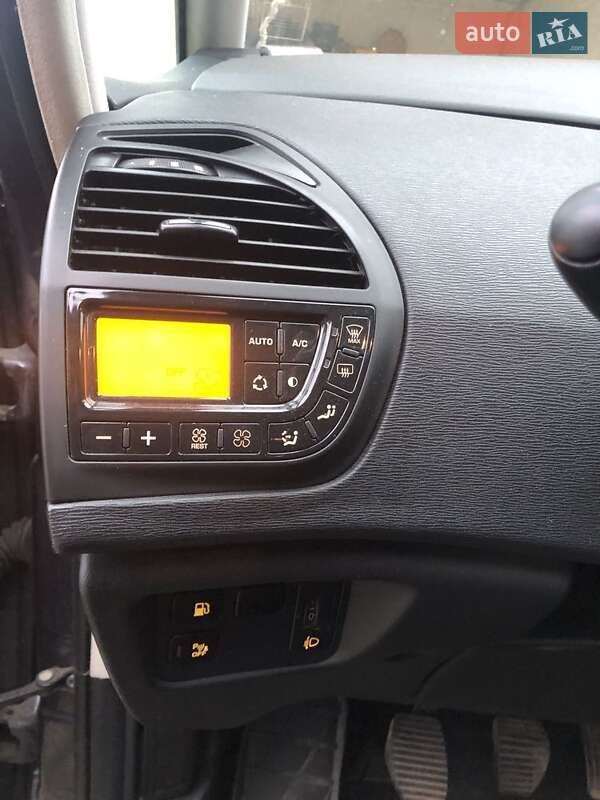 Седан Citroen C4 2013 в Дрогобичі