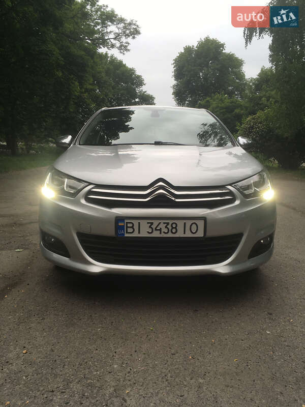 Хэтчбек Citroen C4 2015 в Хороле