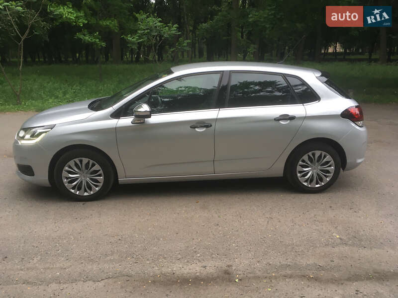 Хэтчбек Citroen C4 2015 в Хороле
