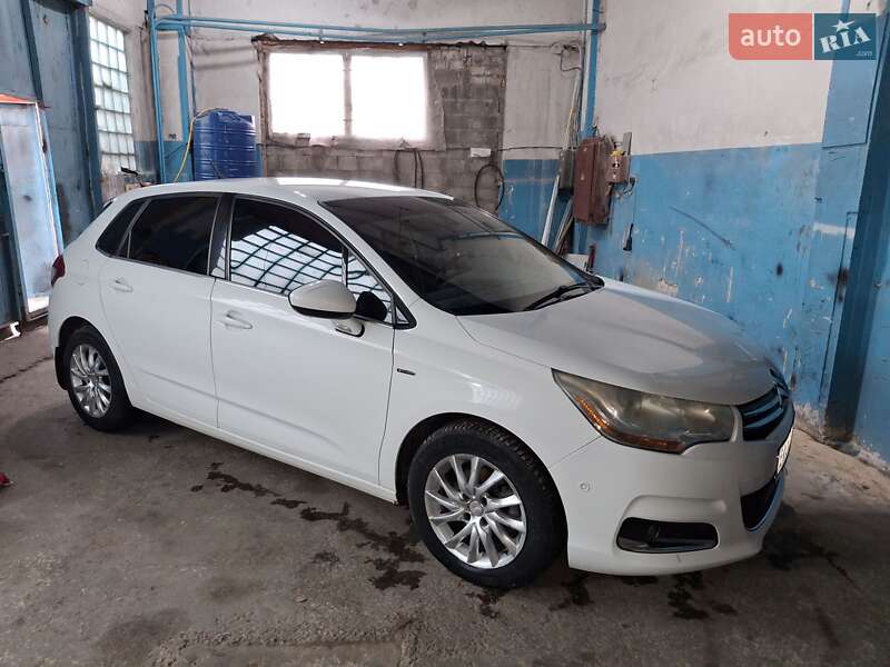 Хетчбек Citroen C4 2012 в Вараші