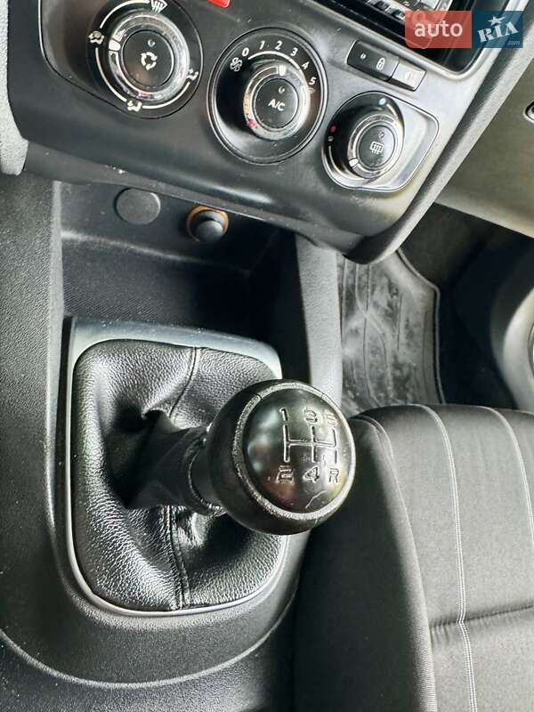 Хетчбек Citroen C4 2013 в Києві фото 17 Хетчбек Citroen C4 2013 в Києві