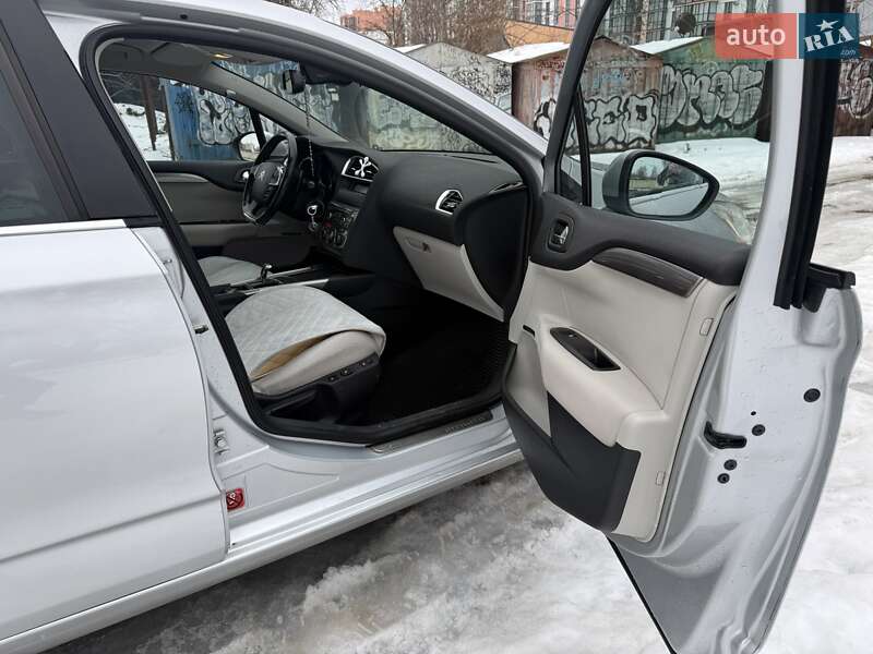 Хэтчбек Citroen C4 2012 в Луцке фото 5 Хэтчбек Citroen C4 2012 в Луцке