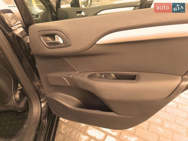Хэтчбек Citroen C4 2012 в Выгоде фото 9 Хэтчбек Citroen C4 2012 в Выгоде