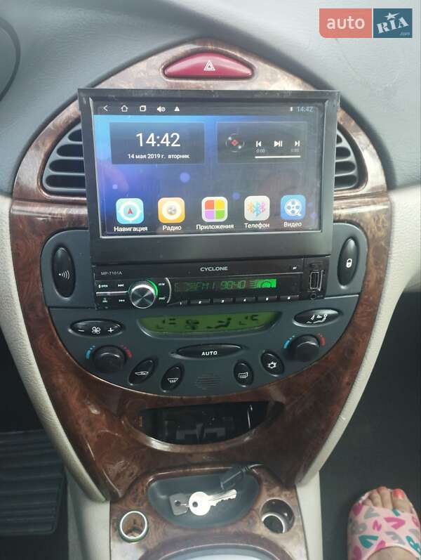 Седан Citroen C5 2001 в Горішніх Плавнях