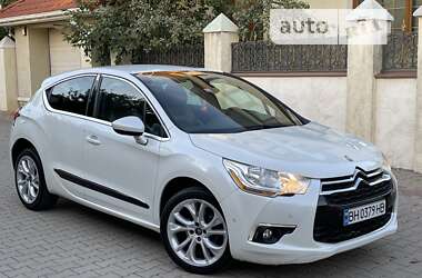 Хэтчбек Citroen DS4 2012 в 