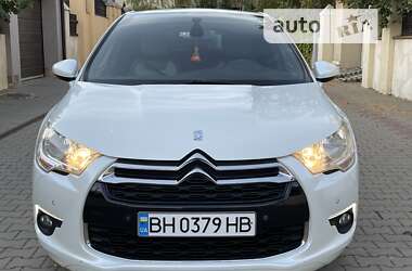Хэтчбек Citroen DS4 2012 в 