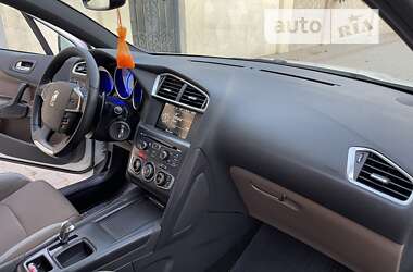 Хэтчбек Citroen DS4 2012 в 