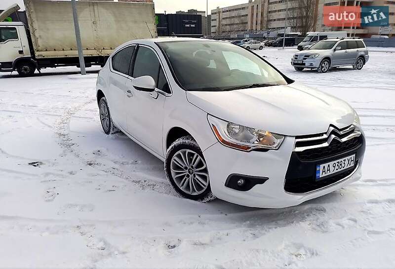 Хэтчбек Citroen DS4 2012 в Киеве