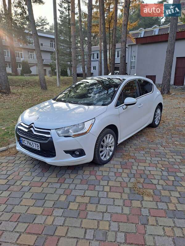 Хэтчбек Citroen DS4 2012 в 