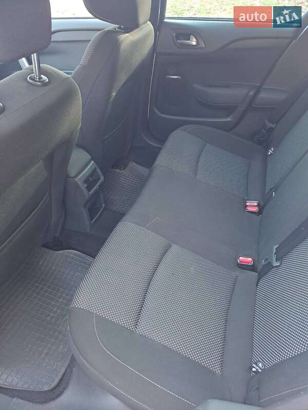 Хэтчбек Citroen DS4 2012 в Черновцах