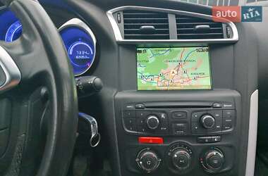 Хэтчбек Citroen DS4 2012 в 