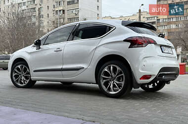 Хэтчбек Citroen DS4 2012 в 