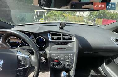 Хэтчбек Citroen DS4 2012 в 