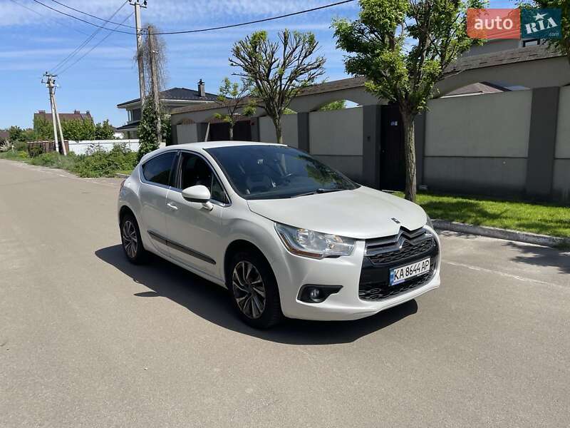 Хэтчбек Citroen DS4 2012 в 
