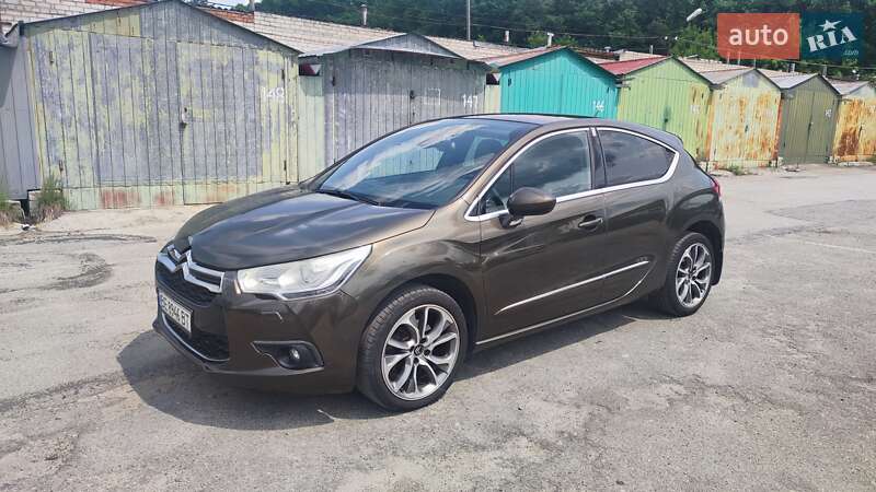 Хэтчбек Citroen DS4 2012 в 
