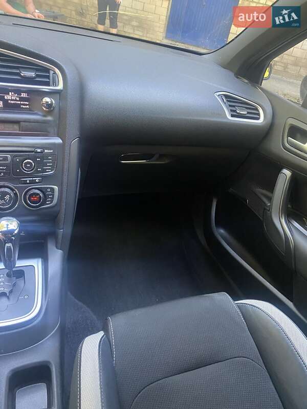 Хэтчбек Citroen DS4 2012 в Киеве