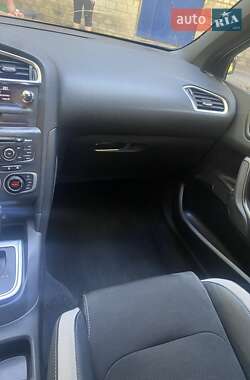 Хэтчбек Citroen DS4 2012 в 