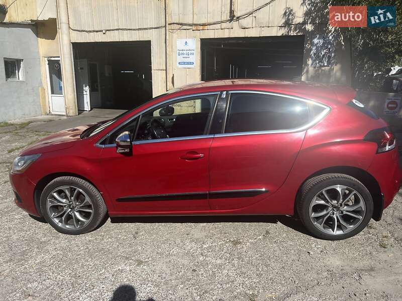 Хэтчбек Citroen DS4 2013 в 