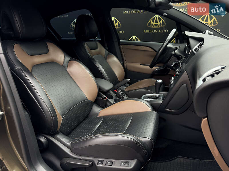Хэтчбек Citroen DS4 2012 в Киеве фото 14 Хэтчбек Citroen DS4 2012 в Киеве