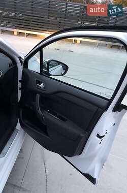 Хетчбек Citroen DS4 2014 в  фото 22 Хетчбек Citroen DS4 2014 в