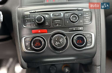 Хэтчбек Citroen DS4 2011 в 