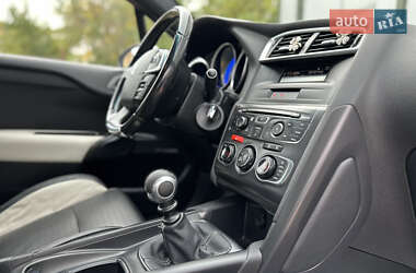Хэтчбек Citroen DS4 2011 в 