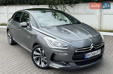 Хэтчбек Citroen DS5 2011 в 