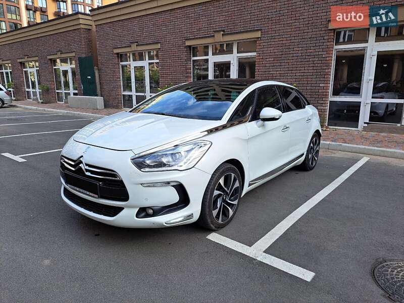 Хэтчбек Citroen DS5 2012 в 