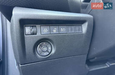 Хэтчбек Citroen e-C4 2022 в 
