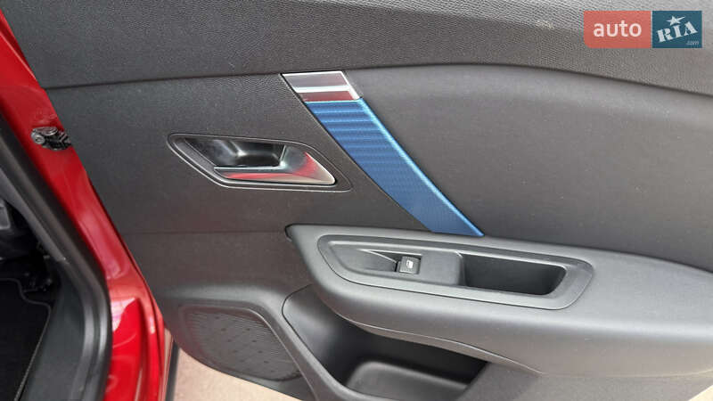 Хэтчбек Citroen e-C4 2023 в Киеве фото 48 Хэтчбек Citroen e-C4 2023 в Киеве