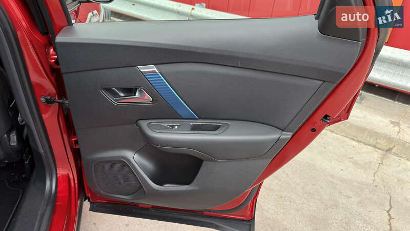 Хэтчбек Citroen e-C4 2023 в Киеве фото 47 Хэтчбек Citroen e-C4 2023 в Киеве