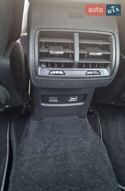 Хэтчбек Citroen e-C4 2022 в 