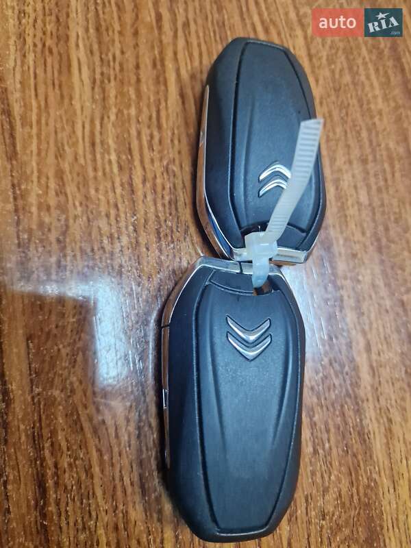 Хэтчбек Citroen e-C4 2022 в Львове
