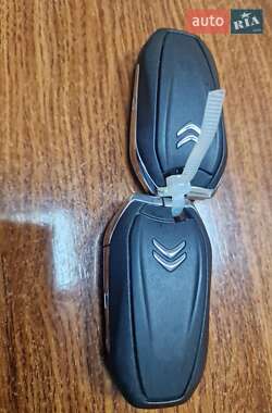 Хэтчбек Citroen e-C4 2022 в 