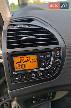 Мінівен Citroen Grand C4 Picasso 2011 в 