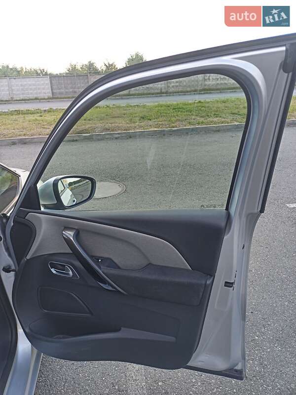 Мінівен Citroen Grand C4 Picasso 2015 в Києві фото 13 Мінівен Citroen Grand C4 Picasso 2015 в Києві