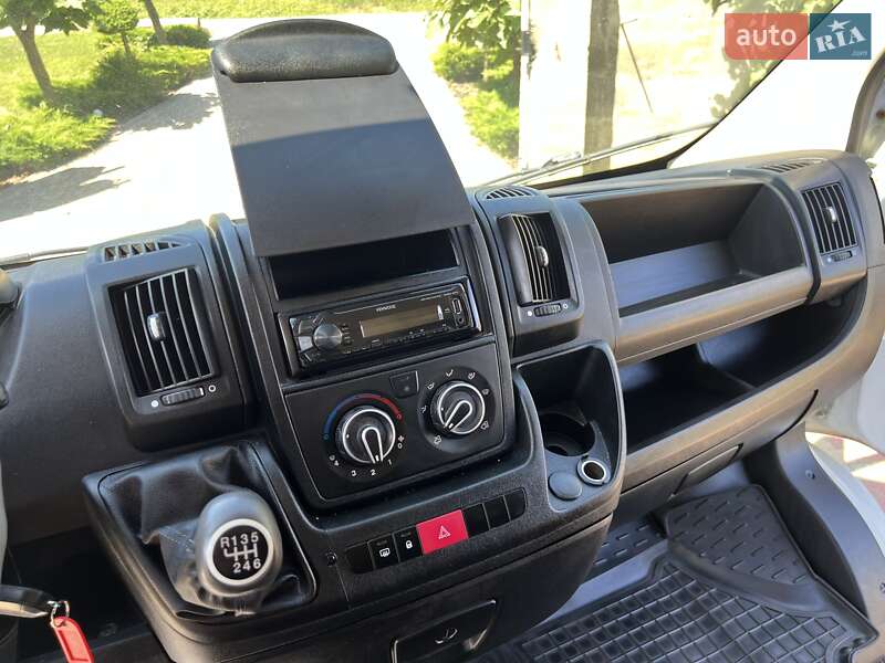 Вантажний фургон Citroen Jumper 2015 в Стрию