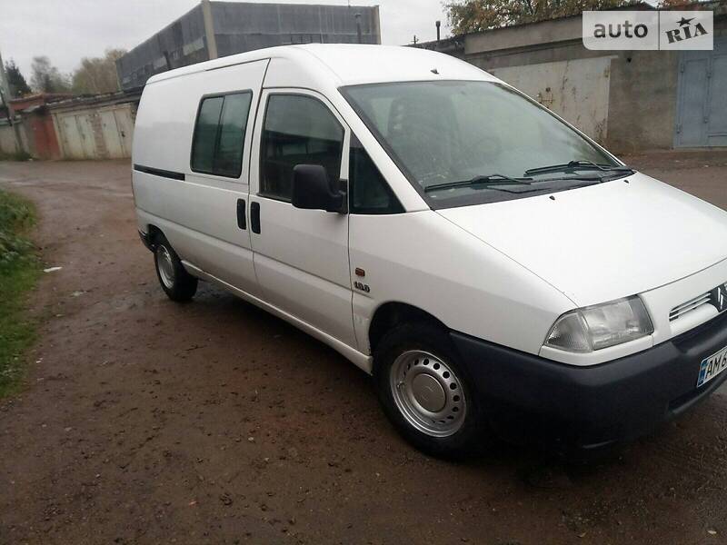 Грузопассажирский фургон Citroen Jumpy 2003 в Коростене