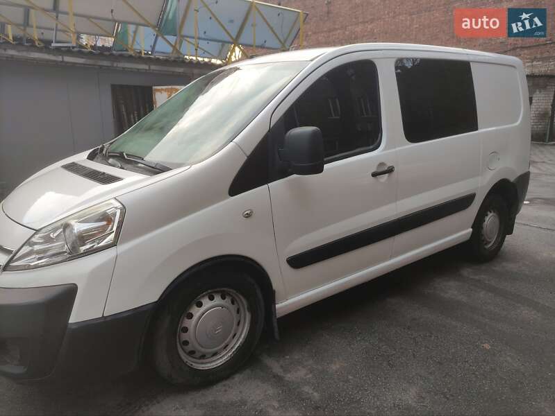 Вантажопасажирський фургон Citroen Jumpy 2010 в Харкові