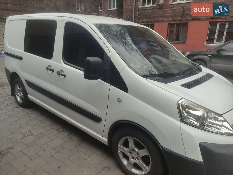 Вантажопасажирський фургон Citroen Jumpy 2010 в Харкові