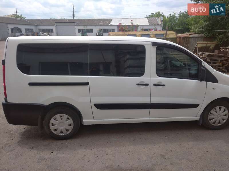 Минивэн Citroen Jumpy 2010 в 